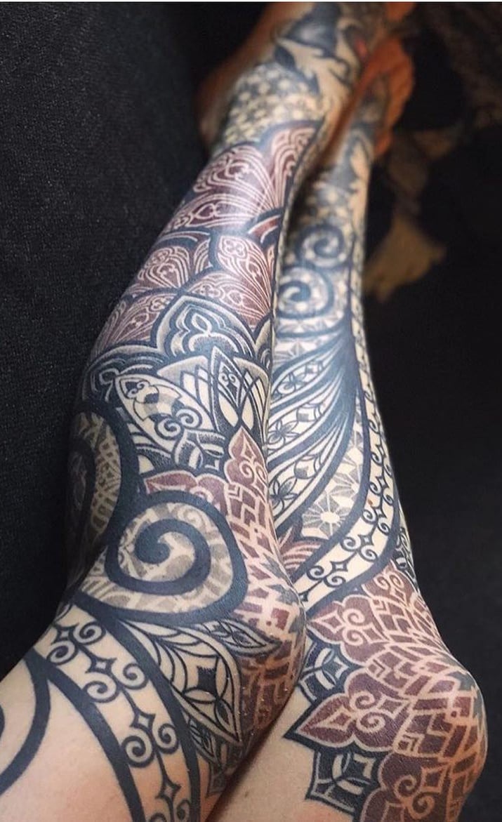 tatuaje en pierna de mujer 05