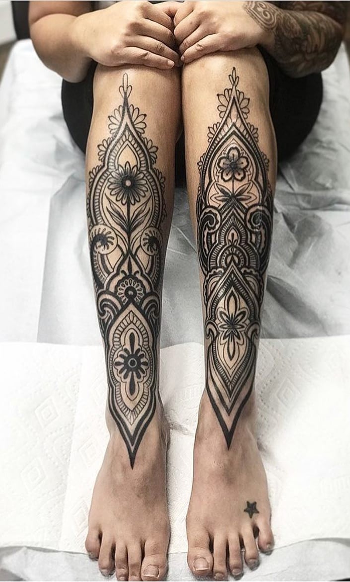 tatuaje en pierna de mujer 27