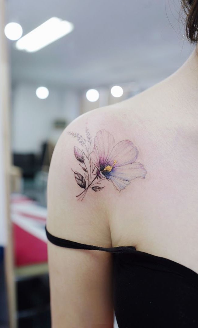 tatuaje femenino en el hombro 05