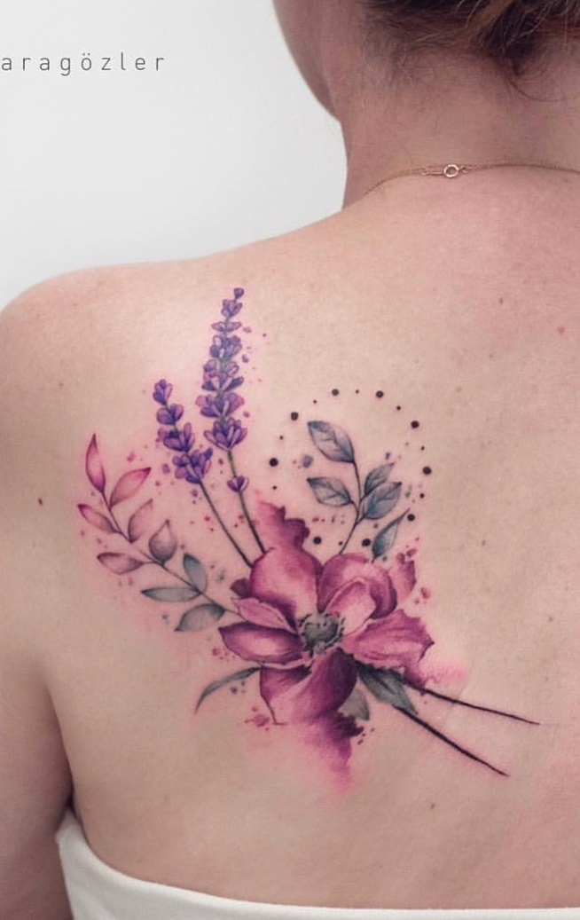 tatuaje femenino en el hombro 12