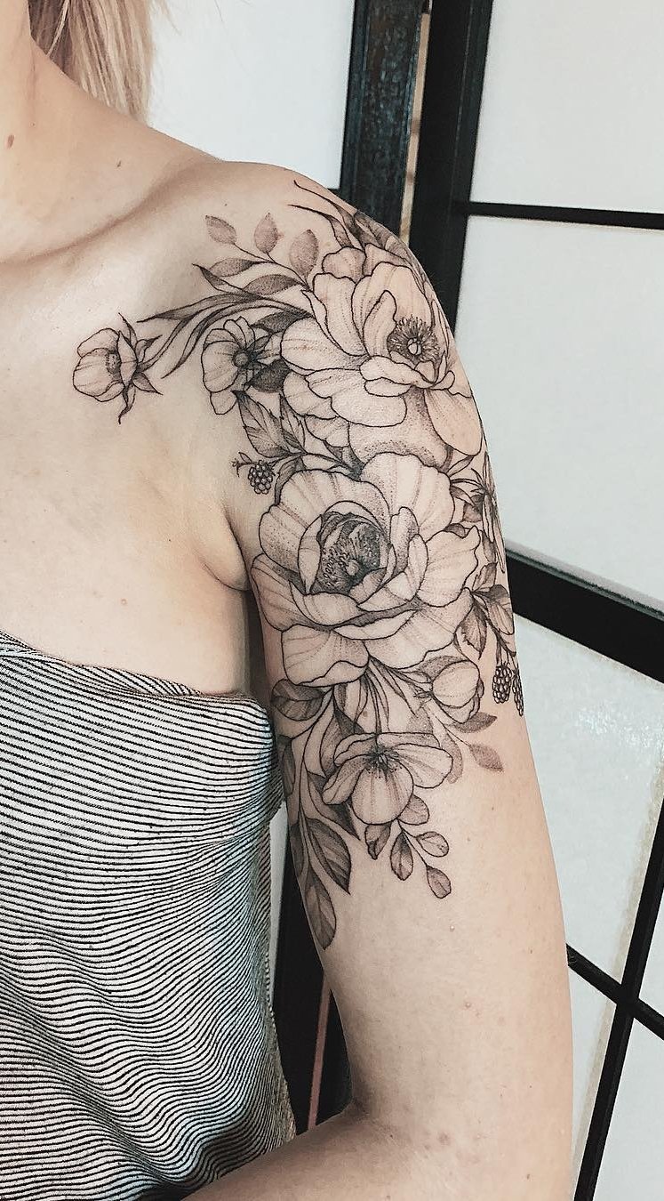 tatuaje femenino en el hombro 21