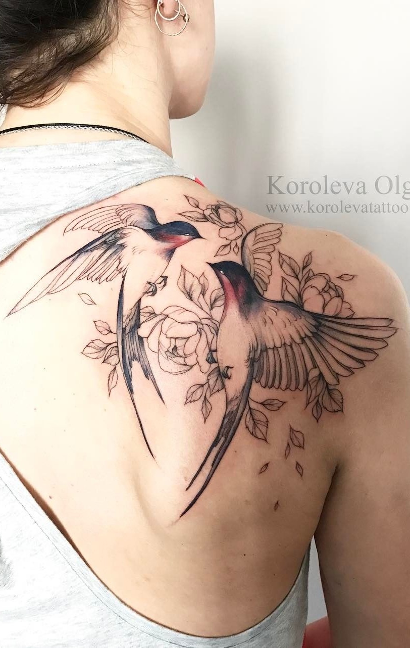 tatuaje femenino en el hombro 53