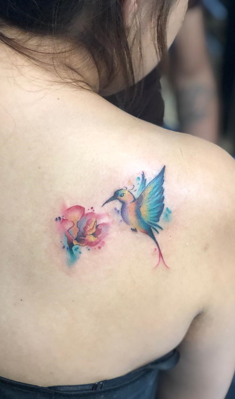 tatuaje femenino en el hombro 62