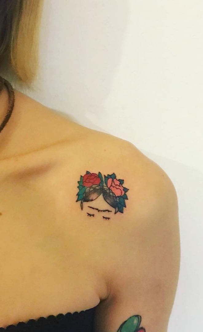 tatuaje femenino en el hombro 65