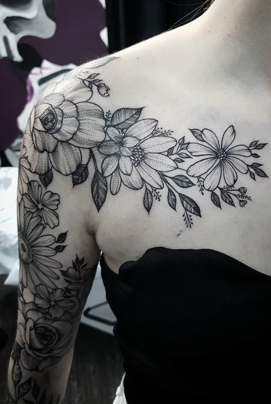 tatuaje femenino en el hombro 79