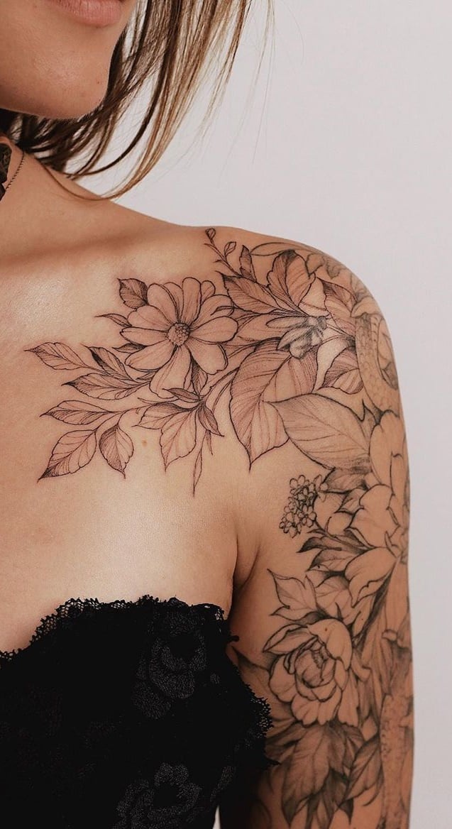 tatuaje femenino en el hombro 86