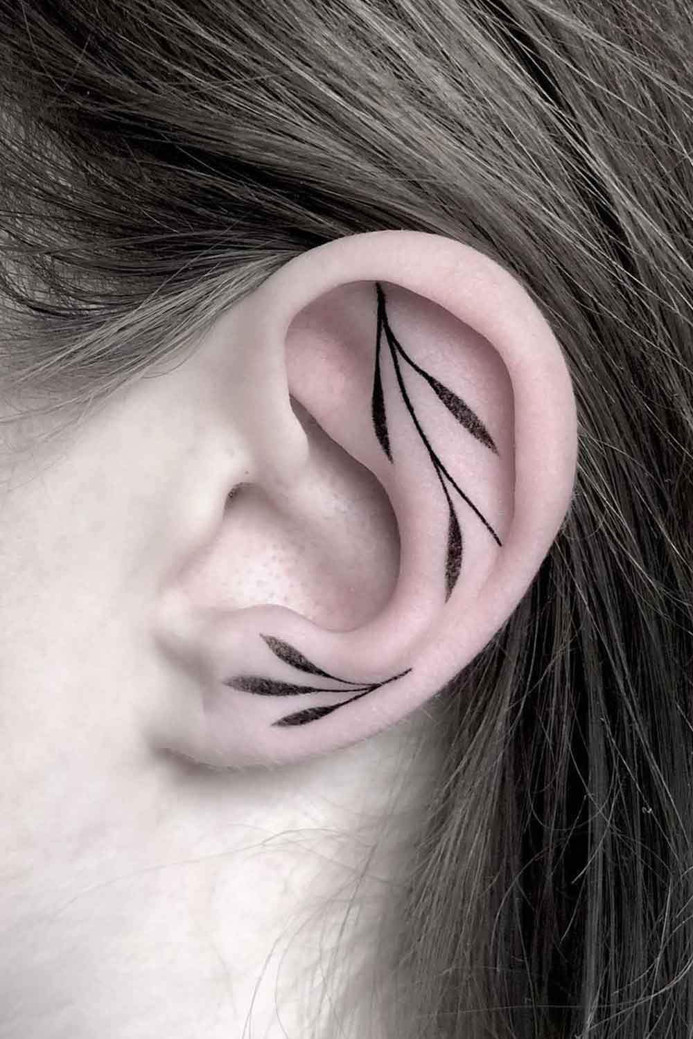 tatuaje femenino en oreja 19