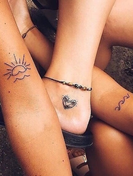 tatuaje femenino mejores amigas 39