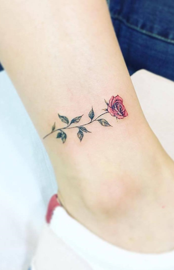 tatuaje femenino tobillo 110