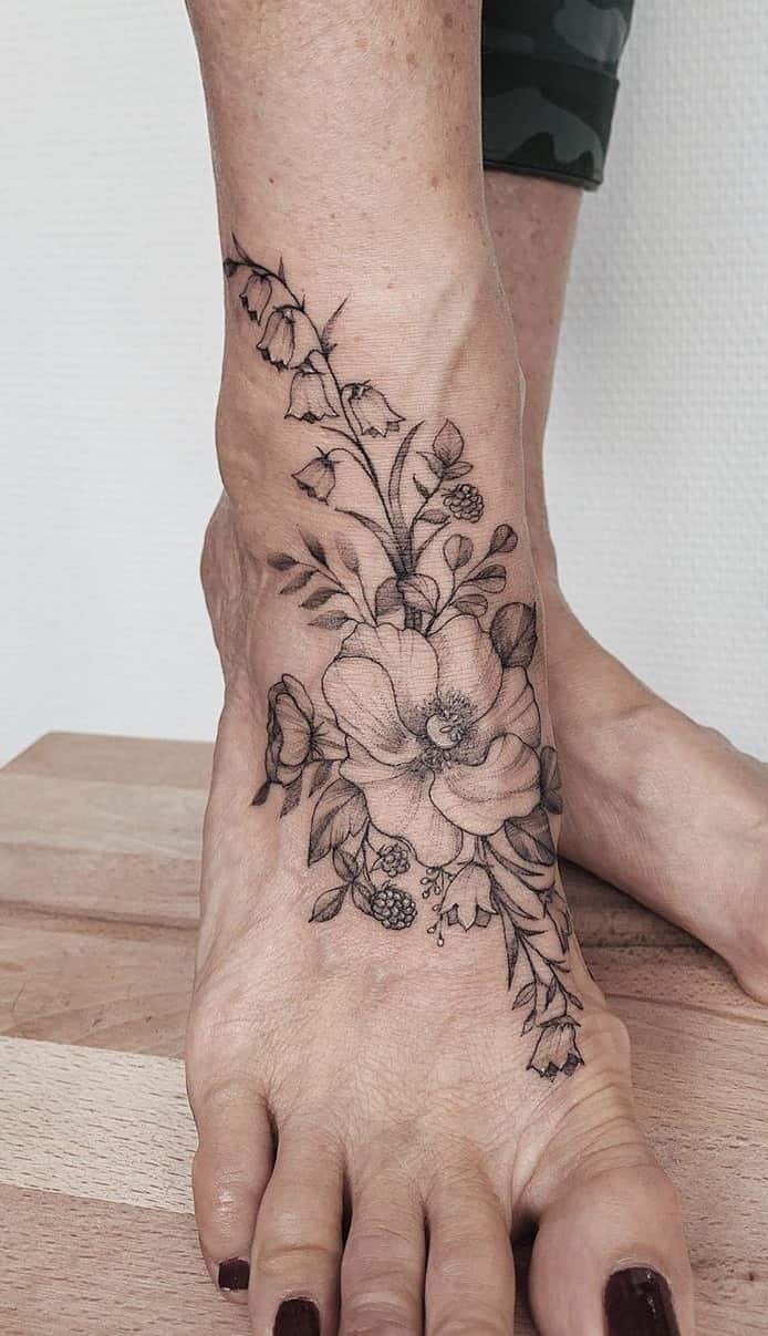 tatuaje femenino tobillo 23