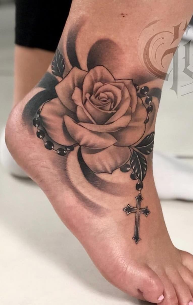 tatuaje femenino tobillo 24