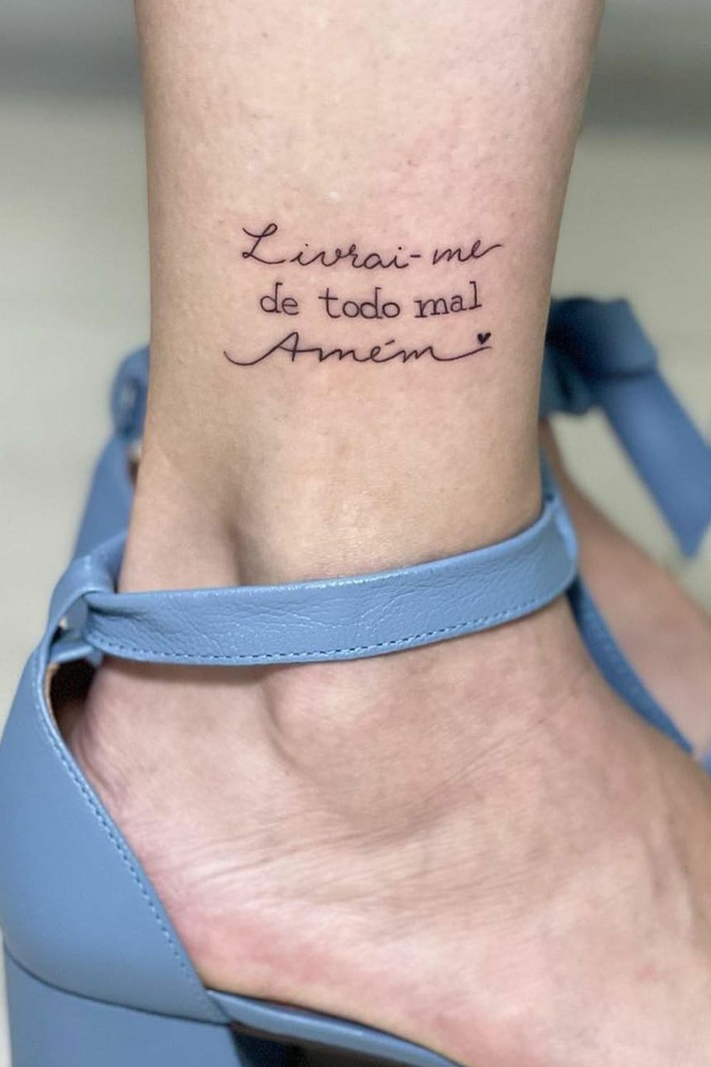 tatuaje femenino tobillo 28