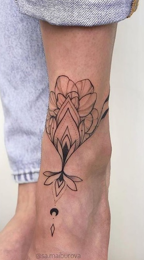 tatuaje femenino tobillo 31