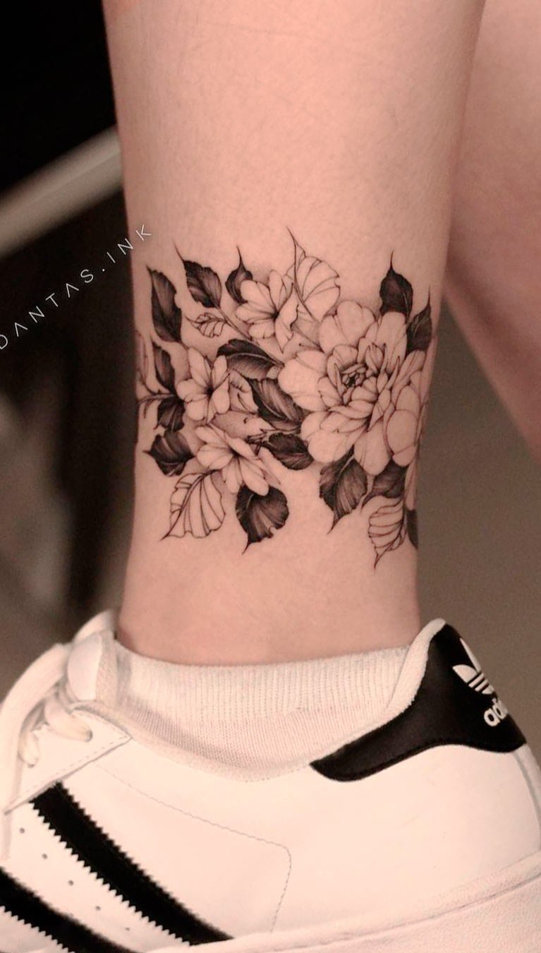 tatuaje femenino tobillo 38