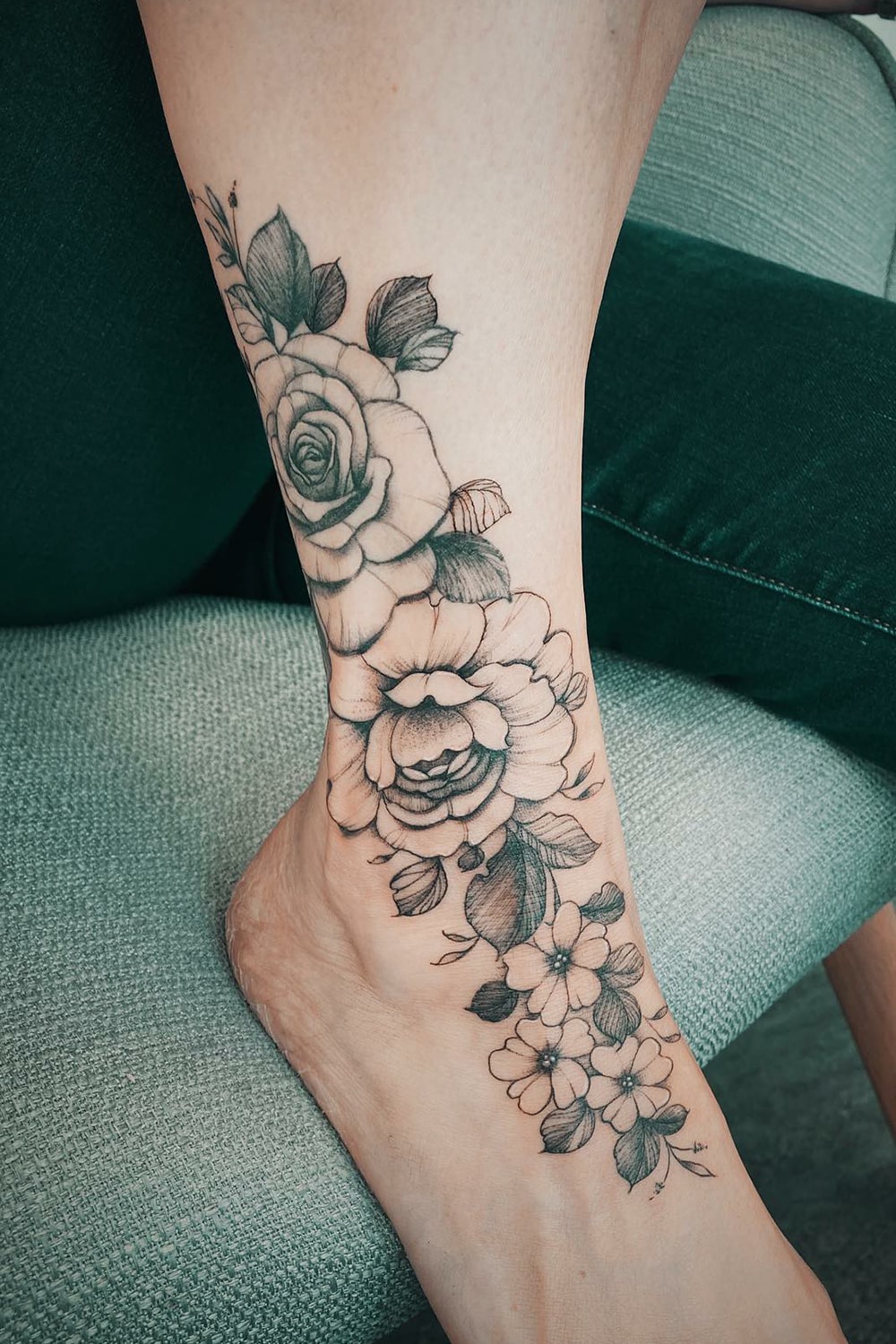 tatuaje femenino tobillo 39