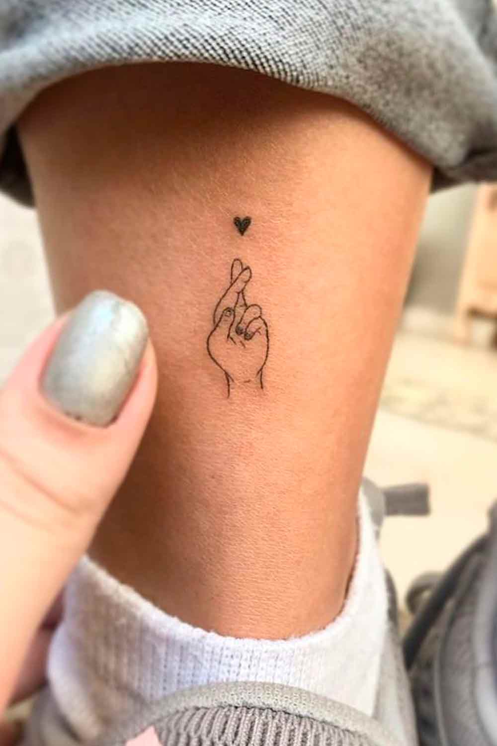 tatuaje femenino tobillo 83