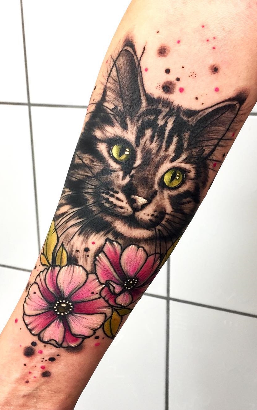 tatuaje gato en mujer 06