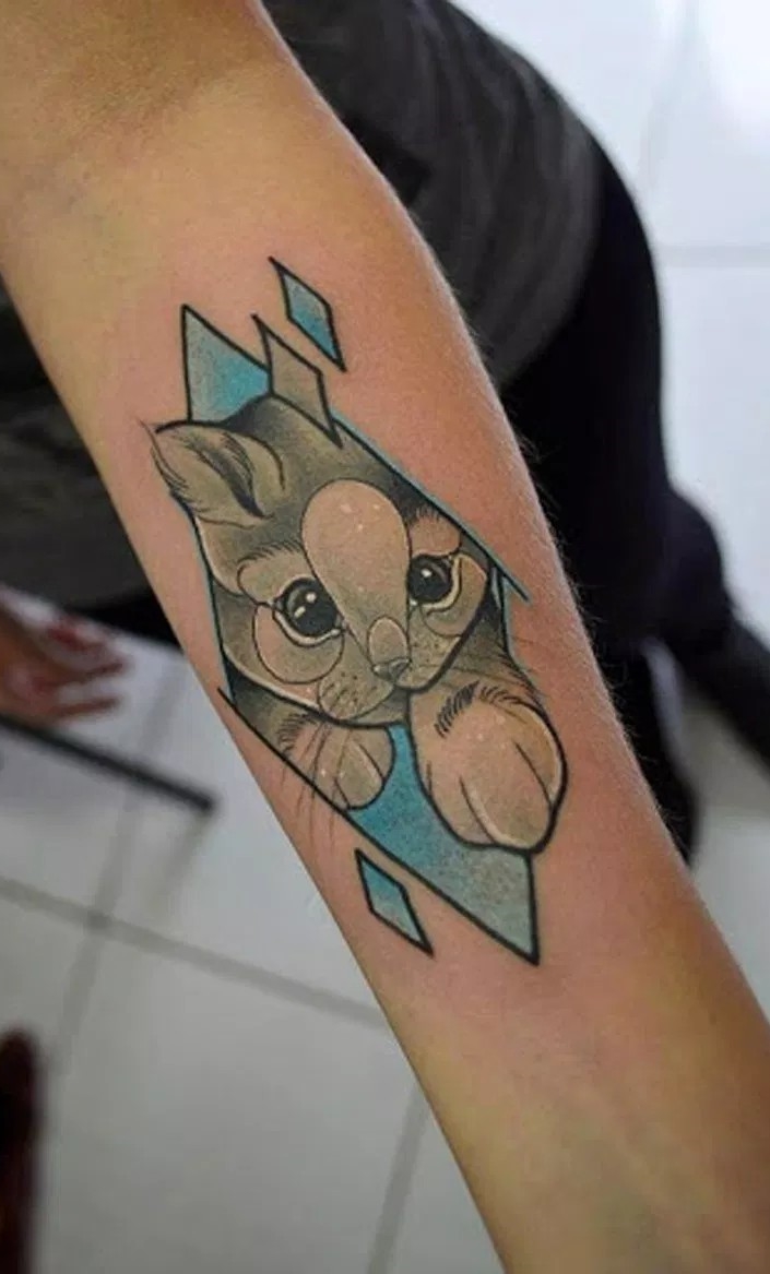 tatuaje gato en mujer 109