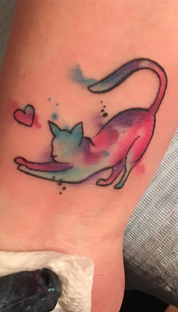 tatuaje gato en mujer 120