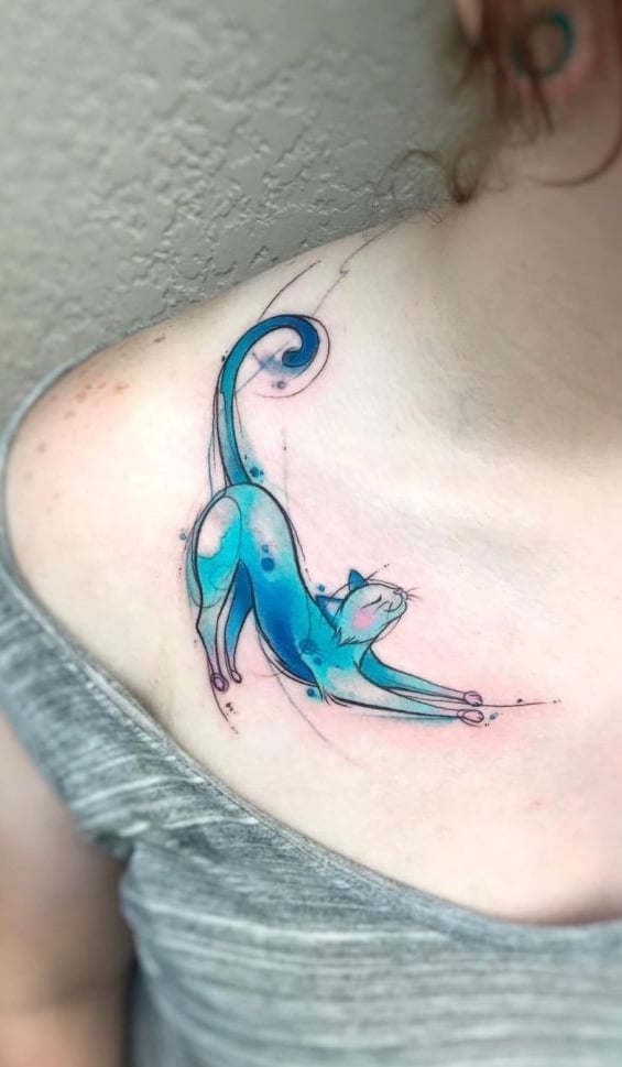 tatuaje gato en mujer 124