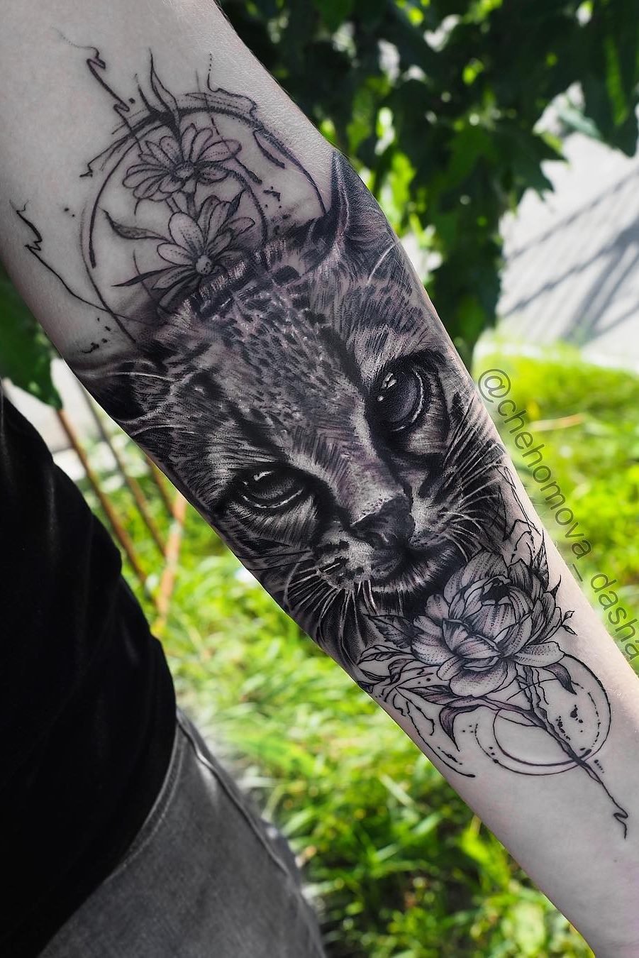 tatuaje gato en mujer 17