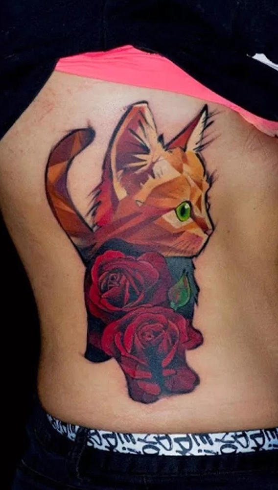 tatuaje gato en mujer 28