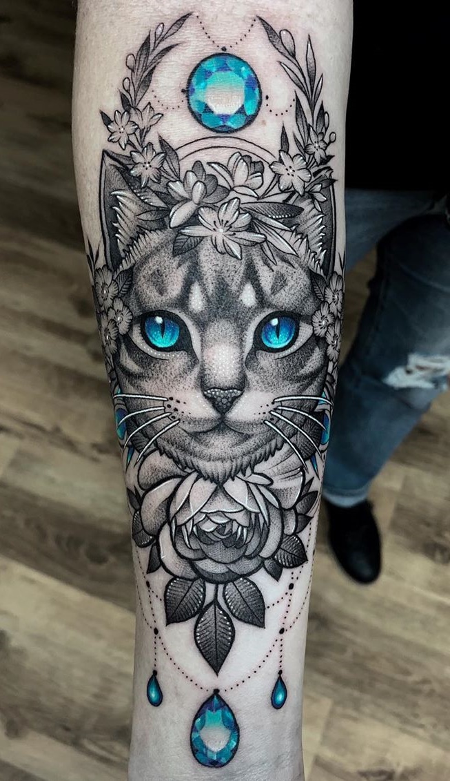 tatuaje gato en mujer 41