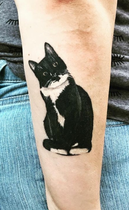 tatuaje gato en mujer 65