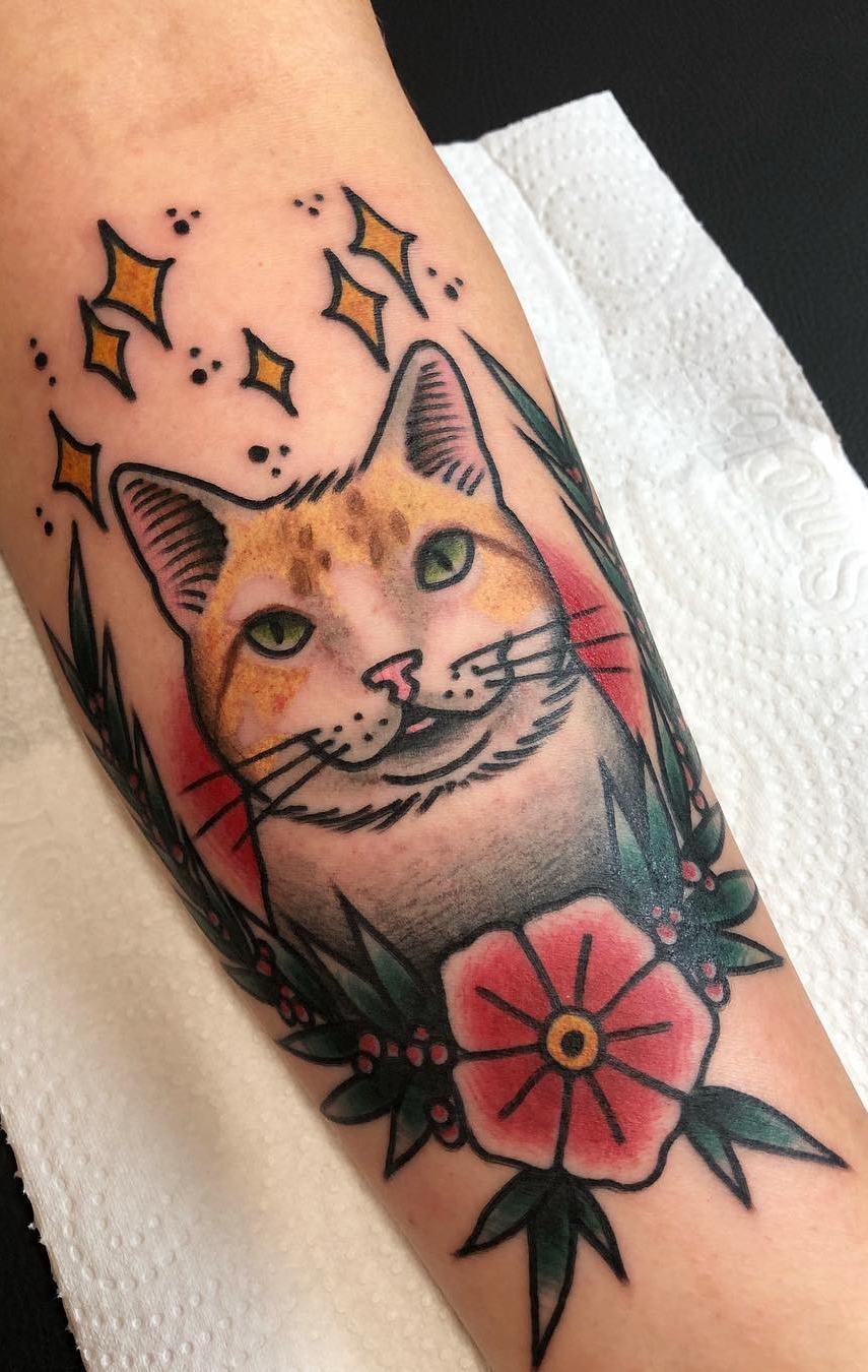 tatuaje gato en mujer 71