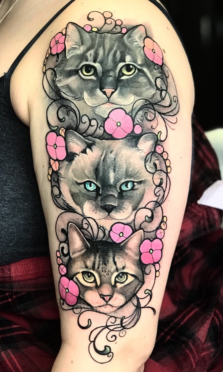tatuaje gato en mujer 78