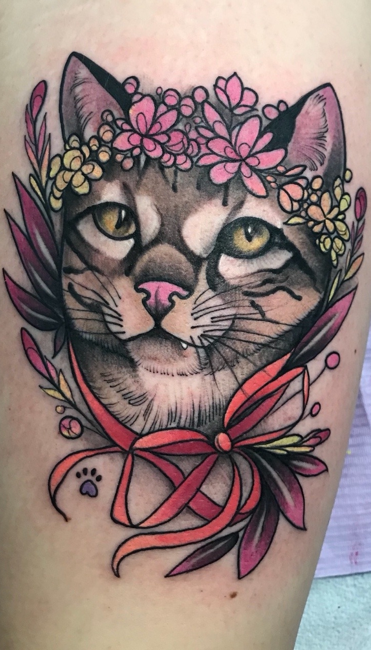 tatuaje gato en mujer 79