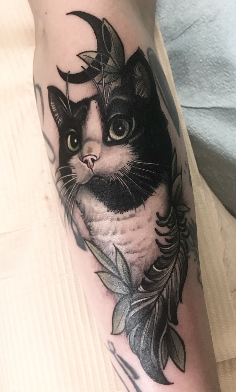 tatuaje gato en mujer 80