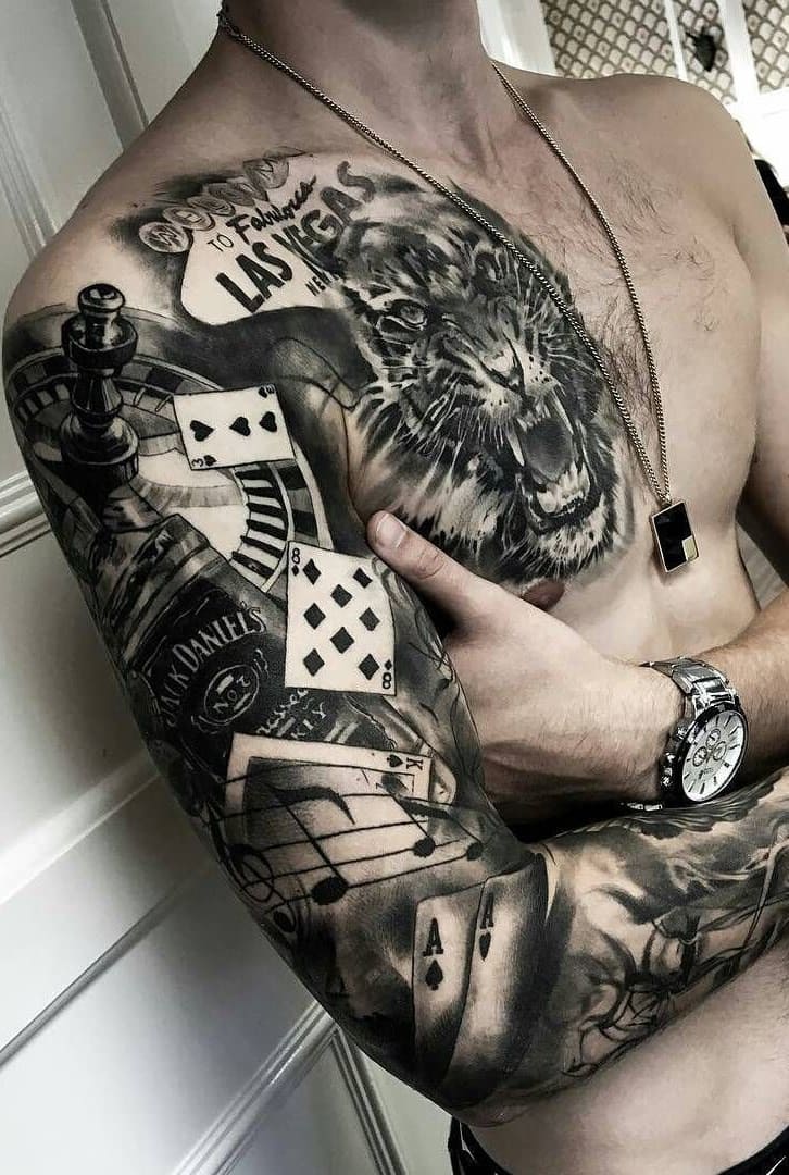 tatuaje masculino en el pecho 03