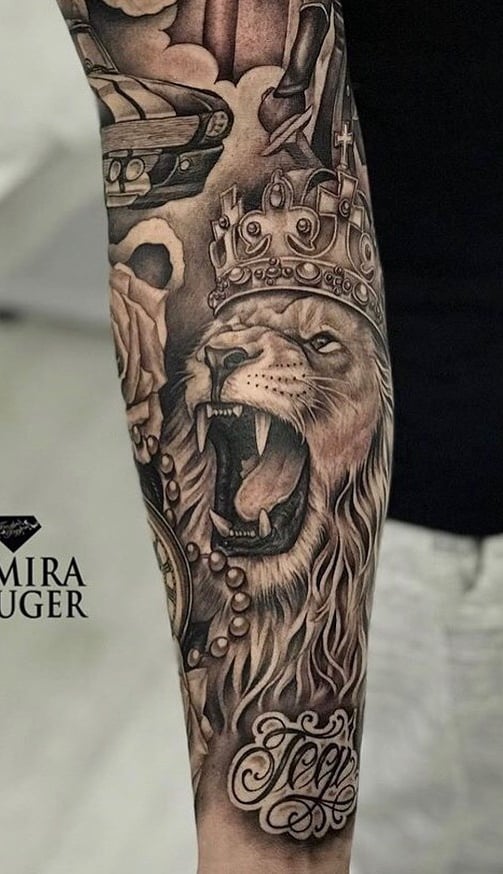 tatuaje masculino leon 114