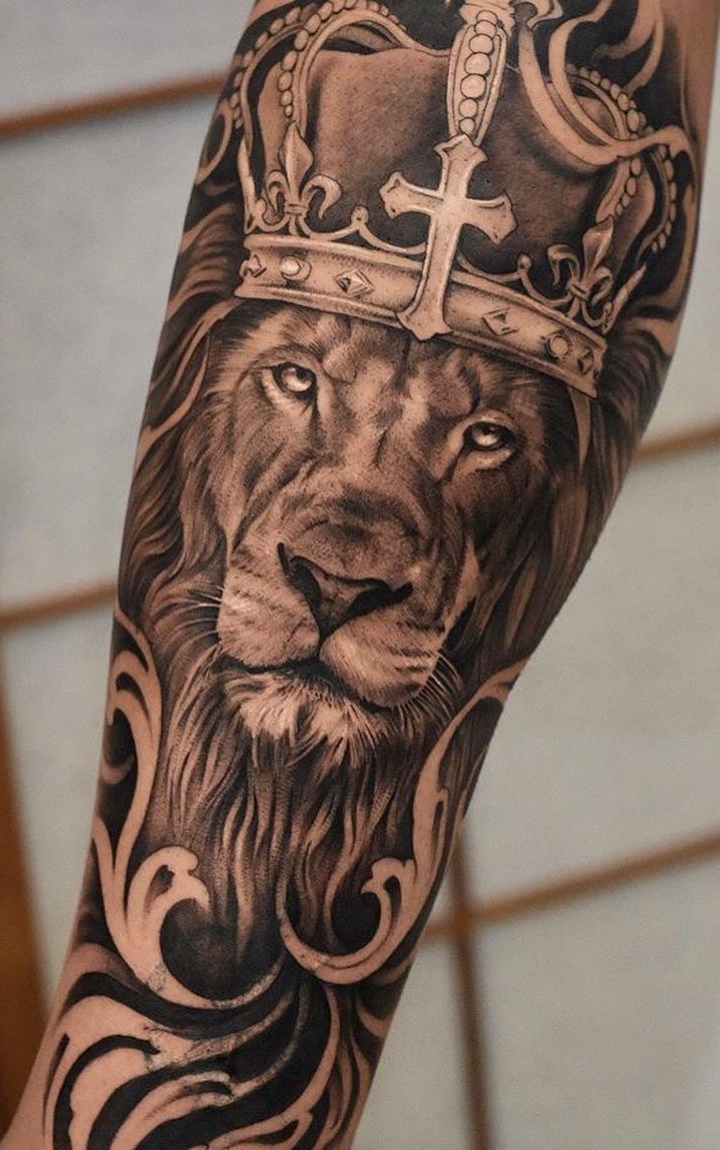 tatuaje masculino leon 115