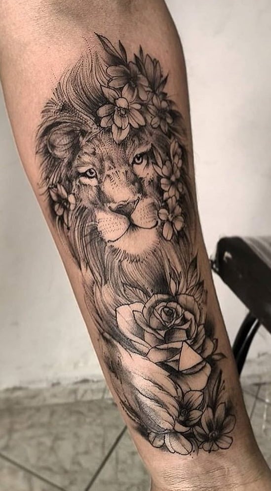 tatuaje masculino leon 13
