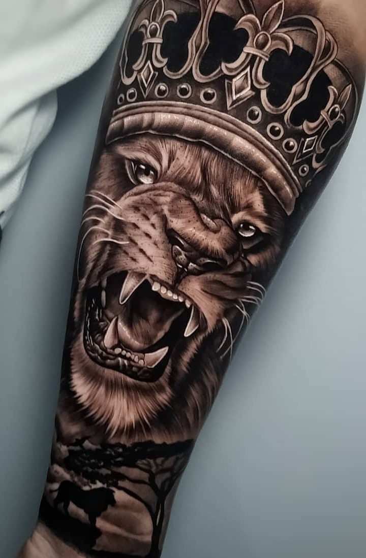 tatuaje masculino leon 136