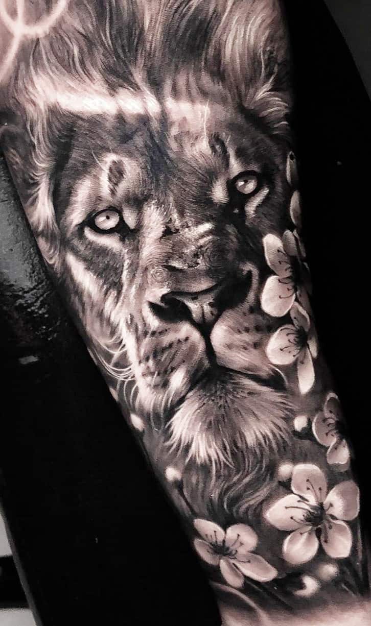 tatuaje masculino leon 142