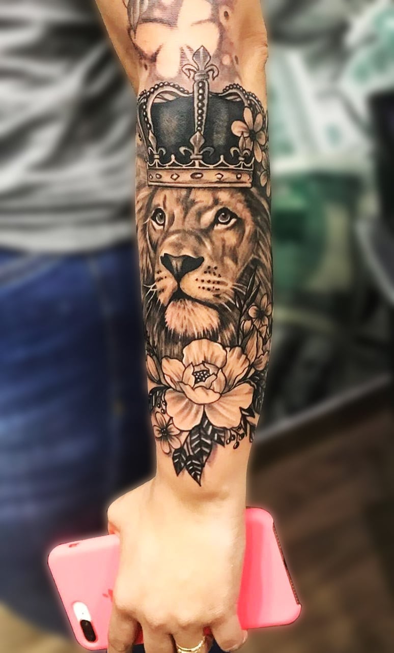 tatuaje masculino leon 17