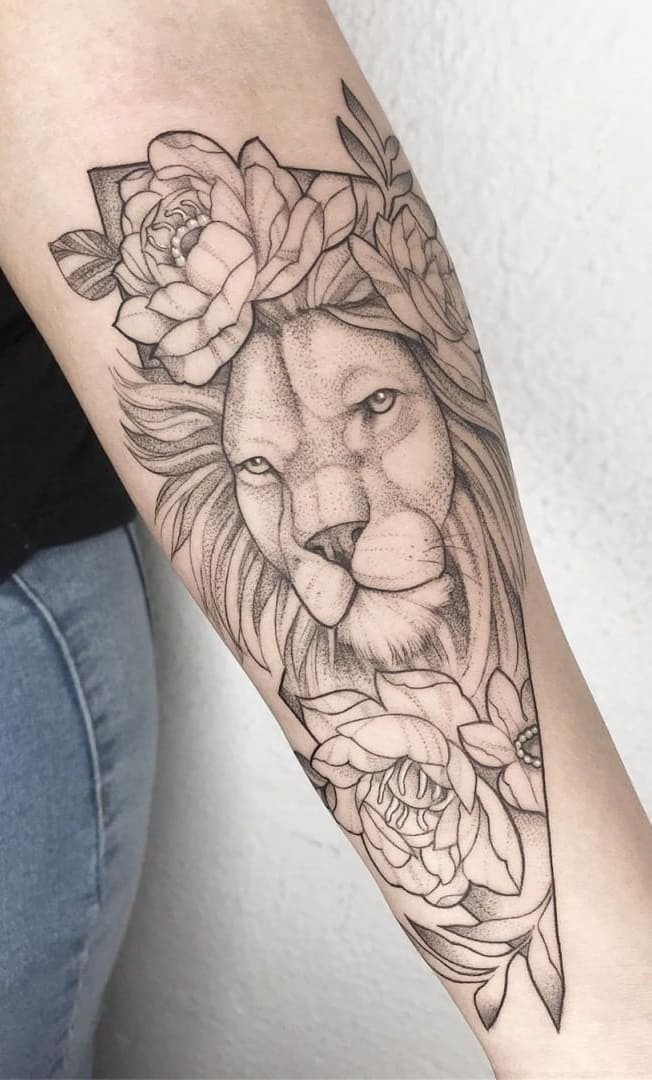 tatuaje masculino leon 20