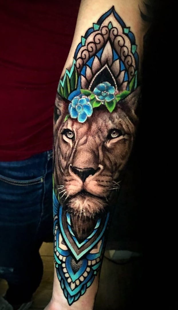 tatuaje masculino leon 24