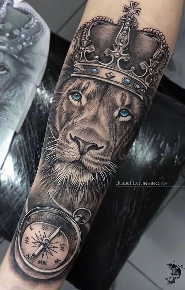 tatuaje masculino leon 40