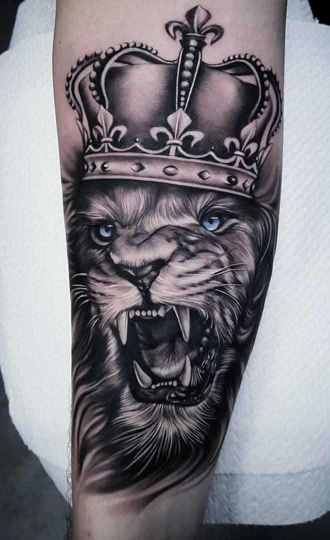 tatuaje masculino leon 41