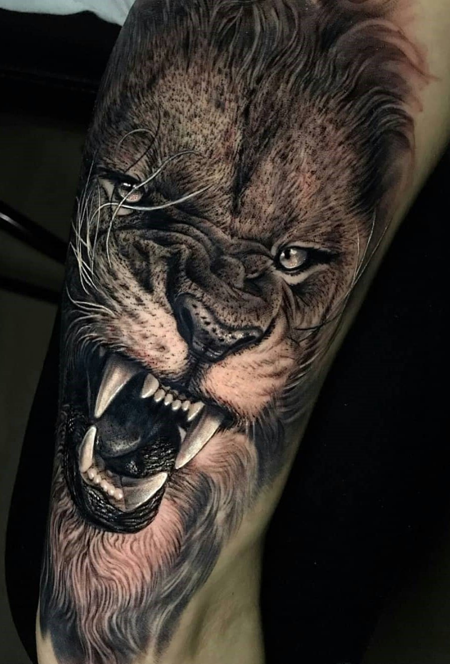 tatuaje masculino leon 55