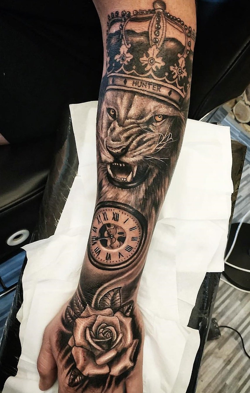 tatuaje masculino leon 56