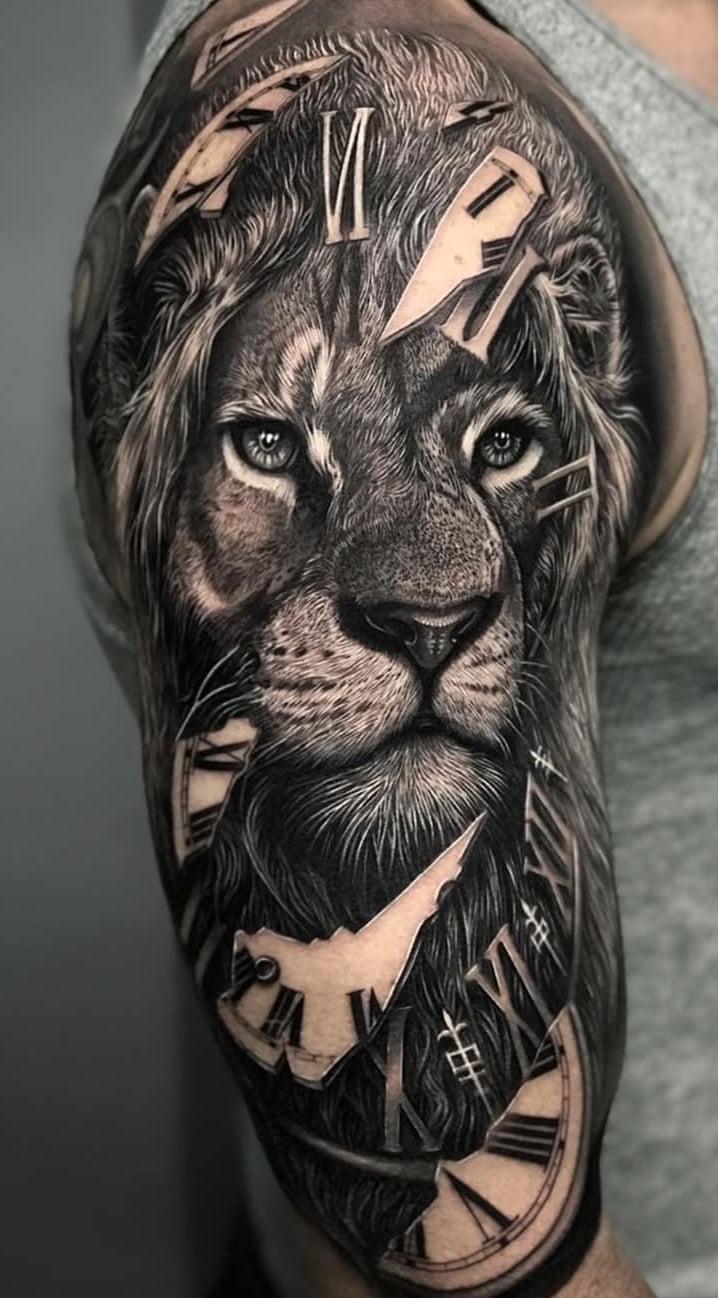 tatuaje masculino leon 71