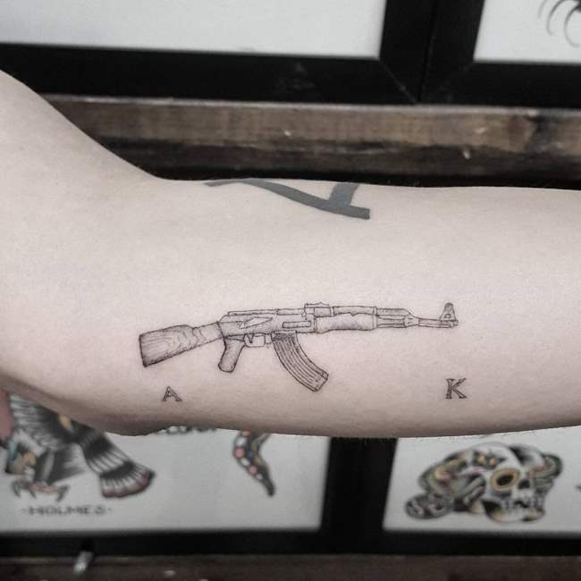 Tatuajes del AK47 – Significado, diseños y simbolismos