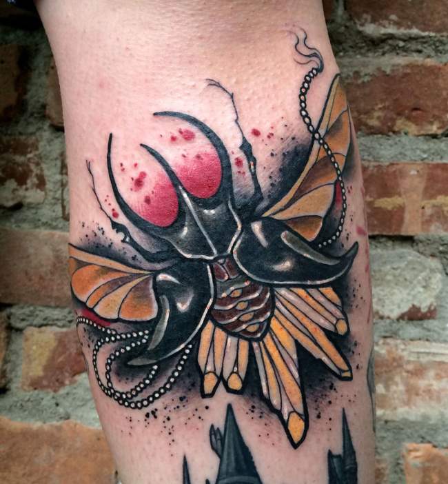 tattoo escarabajo 112