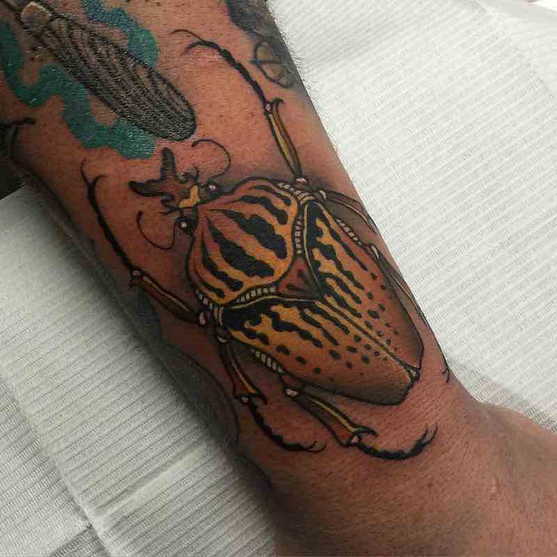 tattoo escarabajo 52