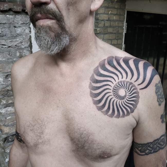 tattoo geometria sagrada 80